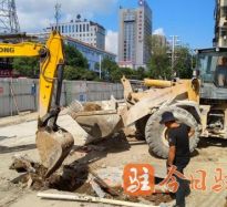 半夜操逼视屏免费播放高温下的坚守｜道路建设者用汗水铺就畅通路